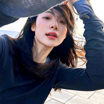 冰属性男子与酷酷女同事